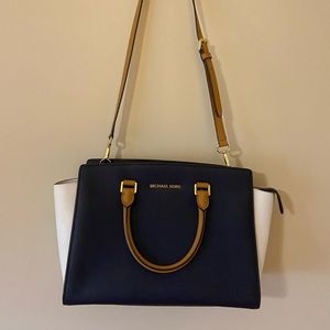 Michael Kors large crossbody/shoulder purse.
